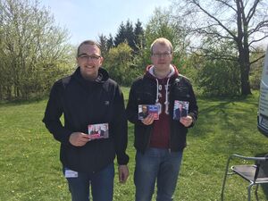 Kevin Nehls und Sebstian Retzlaff bei der Standbetreuung